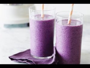 Read more about the article The BEST Blueberry Banana Smoothie for every morning!